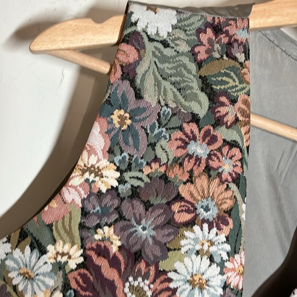 Vintage Tapestry Womans Vest - Picture 3 of 6